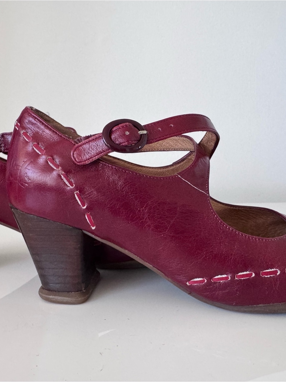 John Fluevog Women's Wine Red Mary Jane heels - Picture 2 of 7